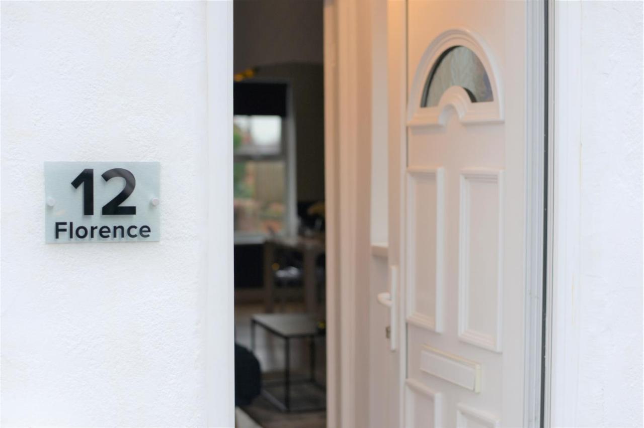 Vila Florence House Wrexham Exteriér fotografie